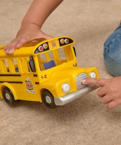 אוטובוס משמיע צלילים לילדים